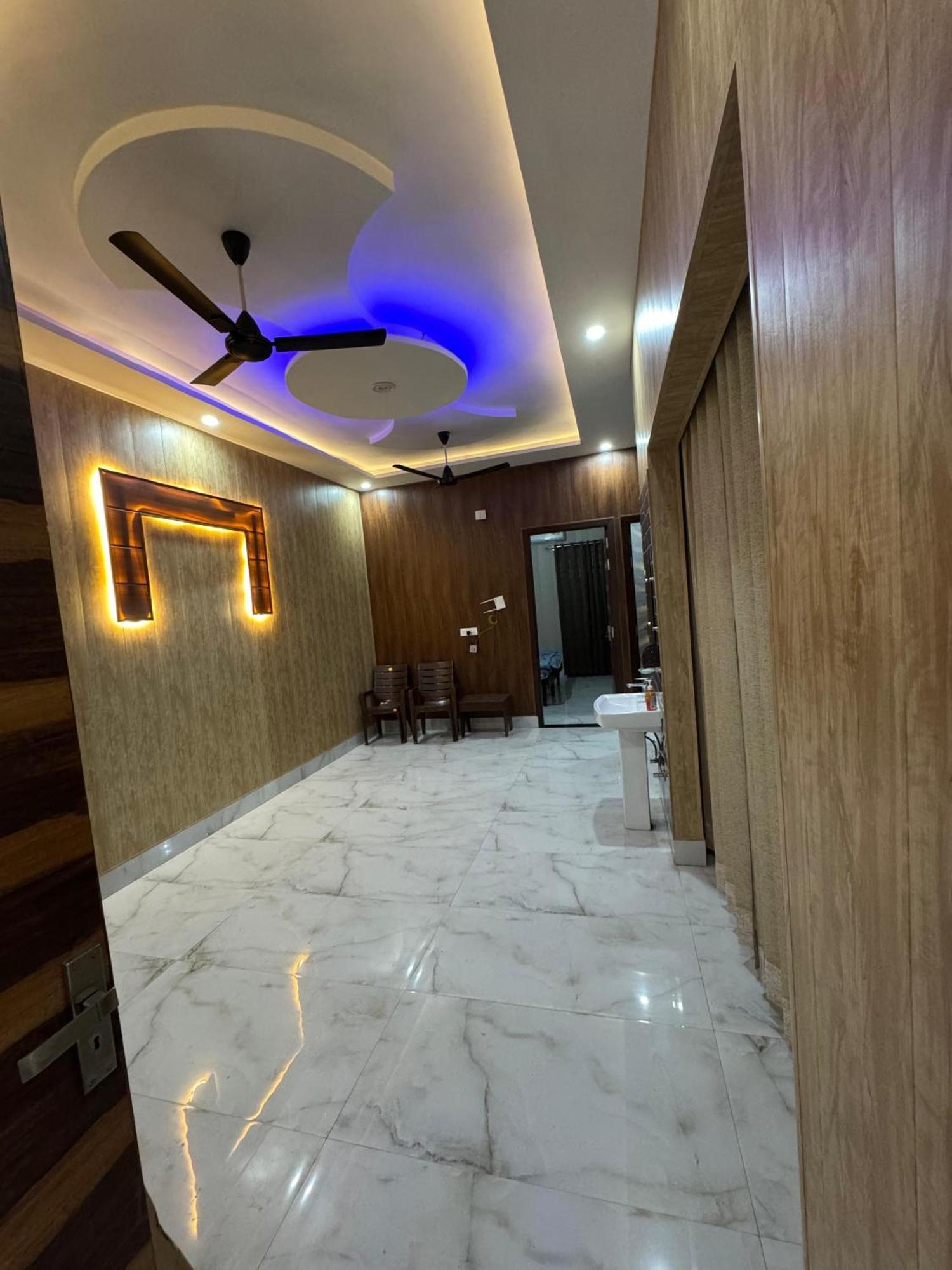 Apartment Independent House, 2 Bedroom, 2 Bath Livingroom,lobby,kitchen,car Parking *